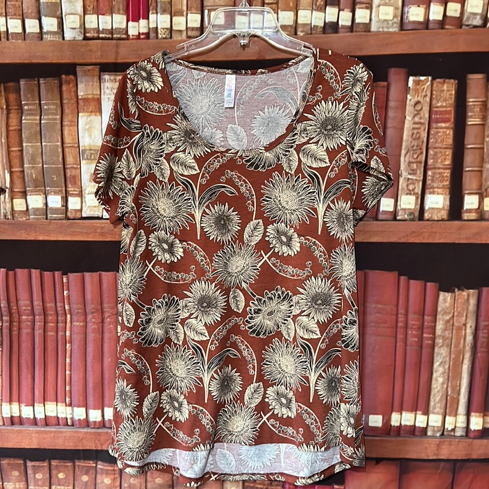 LLR LuLaRoe Floral Classic T‎ T-shirt scoop neck NEW